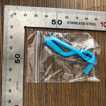 Load image into Gallery viewer, 3PCS/SET Pet Flea Removal Tool Kit Plastic Scratching Hook Remover Pet Cat Dog Grooming Supplies Tick Removal Tool Tweezers Clip