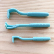 Load image into Gallery viewer, 3PCS/SET Pet Flea Removal Tool Kit Plastic Scratching Hook Remover Pet Cat Dog Grooming Supplies Tick Removal Tool Tweezers Clip